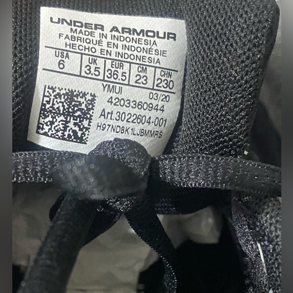 NWT Under Armour Women's Black Running Shoes - Picture 8 of 11